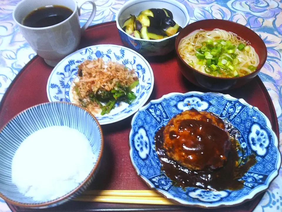 よねばーばの朝ごはん
ハンバーグ、
素麺汁
茄子の糠漬け、
小松菜のかつお節合え
ご飯、コーヒー、|yoneばーばさん