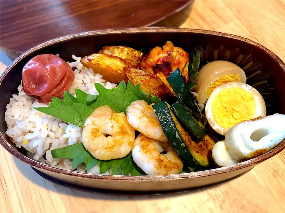 サラ弁　　　　　　　　　　　　　　　　　海老と南瓜のソテー　鶏もも肉とじゃがいものケチャップ炒め　味付け卵　チーチク|じゅんさんさん