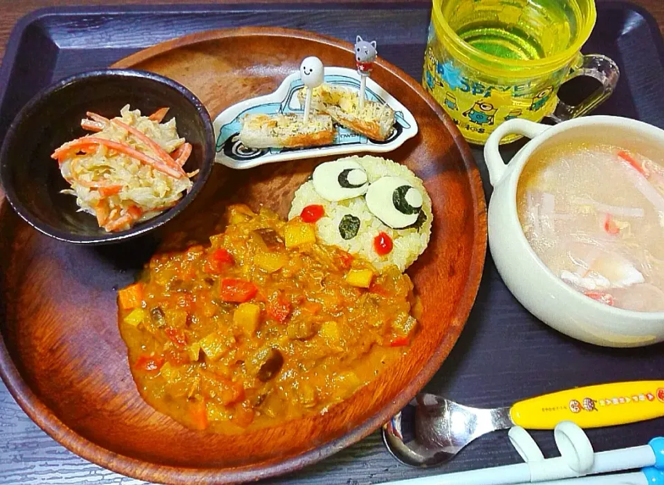 野菜キーマカレー
ミニオン…？？笑

長男が分かってくれていたので
良しです💮

カレーにすると野菜も沢山食べます！
カレールーは買わないので
カレー粉があれば簡単に作れます🍛|ぷるちゃんさん