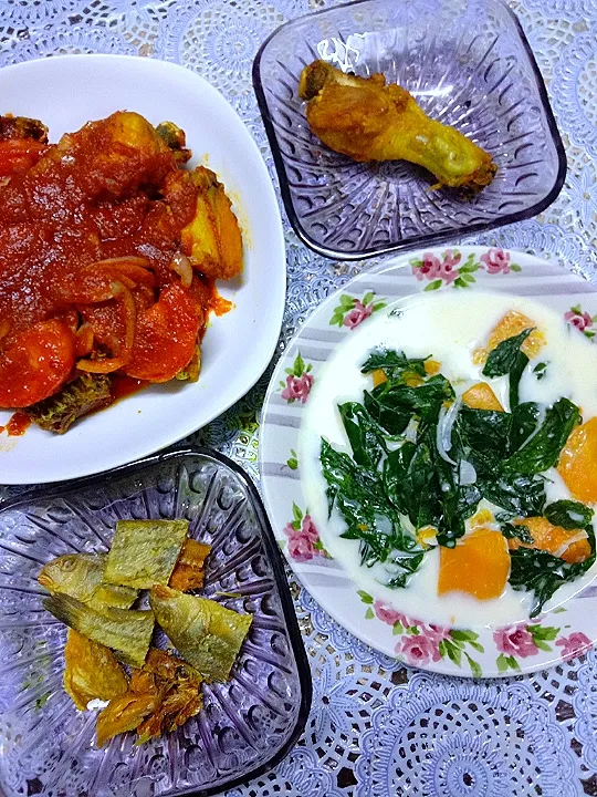 Snapdishの料理写真:🌟Sambal Ayam🌟 Masak Lemak Labu & Pucuk Manis 🌟 Ikan Masin 🌟|rynaxulleyさん