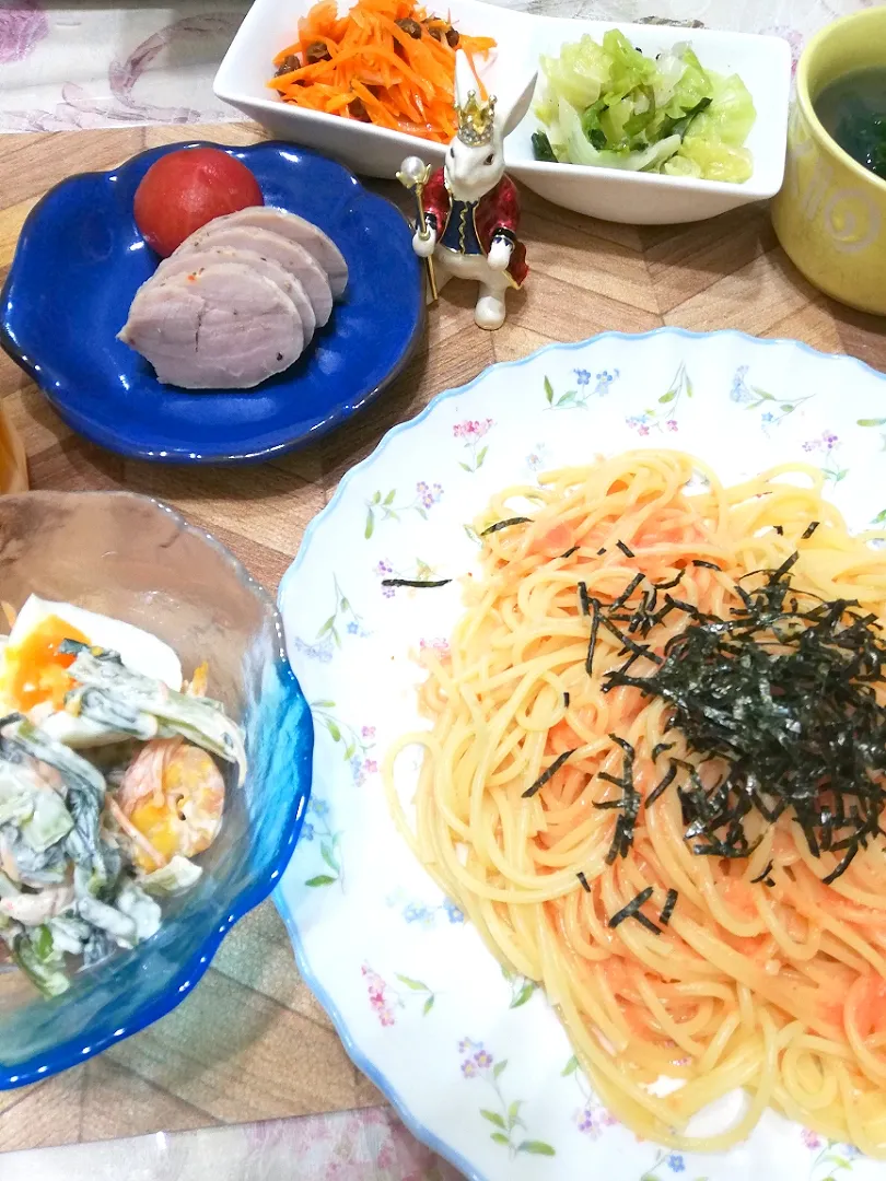 Snapdishの料理写真:8/17
タラコスパと作りおきで晩ごはん😋|たえさん