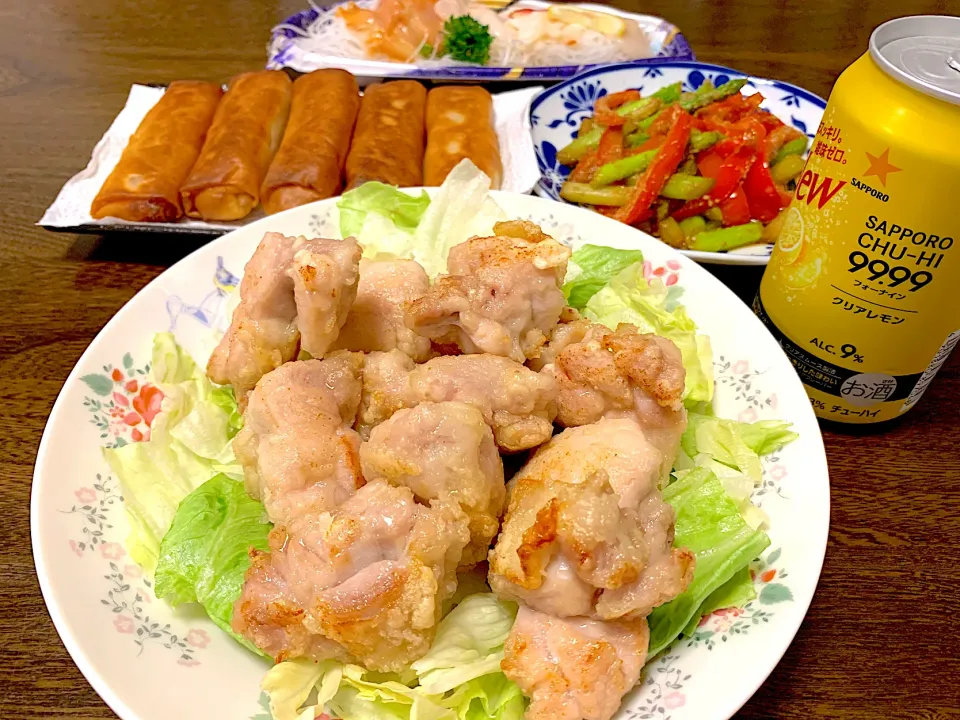 Snapdishの料理写真:旨みチキン、春巻き、アスパラとパプリカのきんぴら、貝のお刺身|なちゃむさん