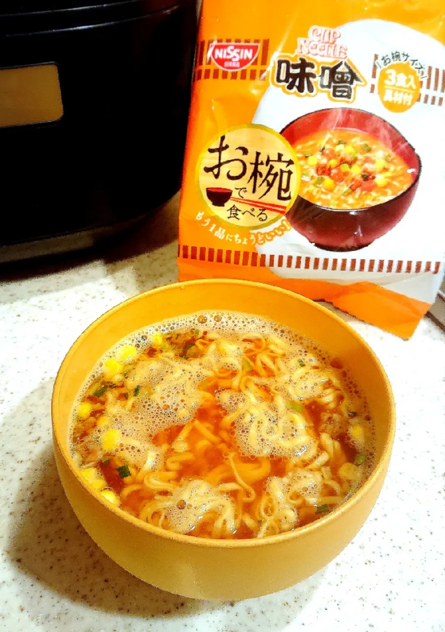 Snapdishの料理写真:お椀deカップヌードル味噌❤️
#ご飯が炊けるまで空腹を我慢できずww
#お湯をかけたら３分♪|GGGさん