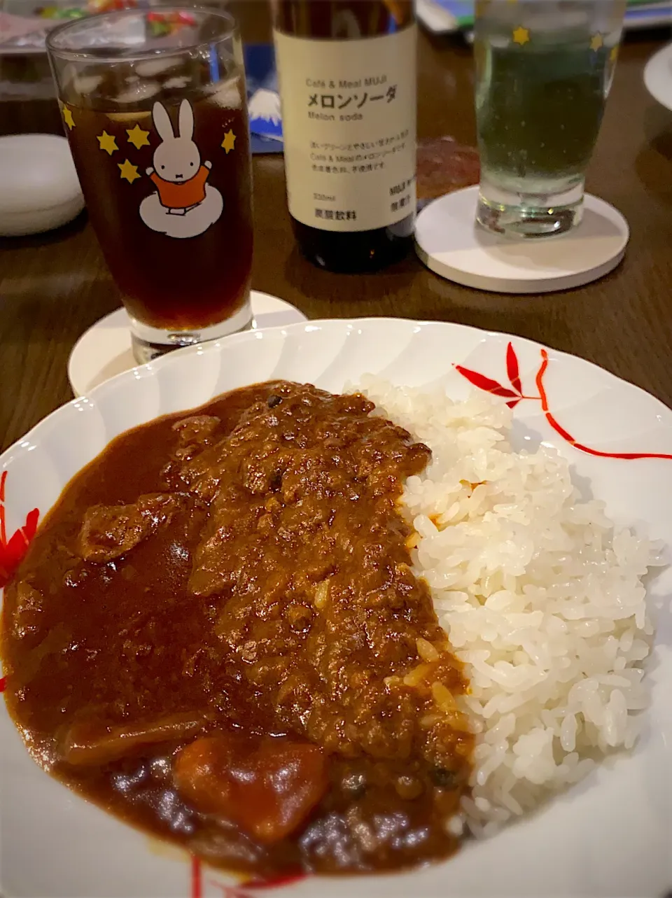 粒胡椒入り牛タンと大豆のカレー　　アイスコーヒー　メロンソーダ|ch＊K*∀o(^^*)♪さん