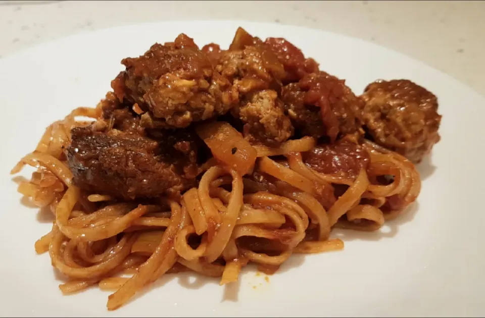 Snapdishの料理写真:meatballs pasta😋|Elaine Tanさん