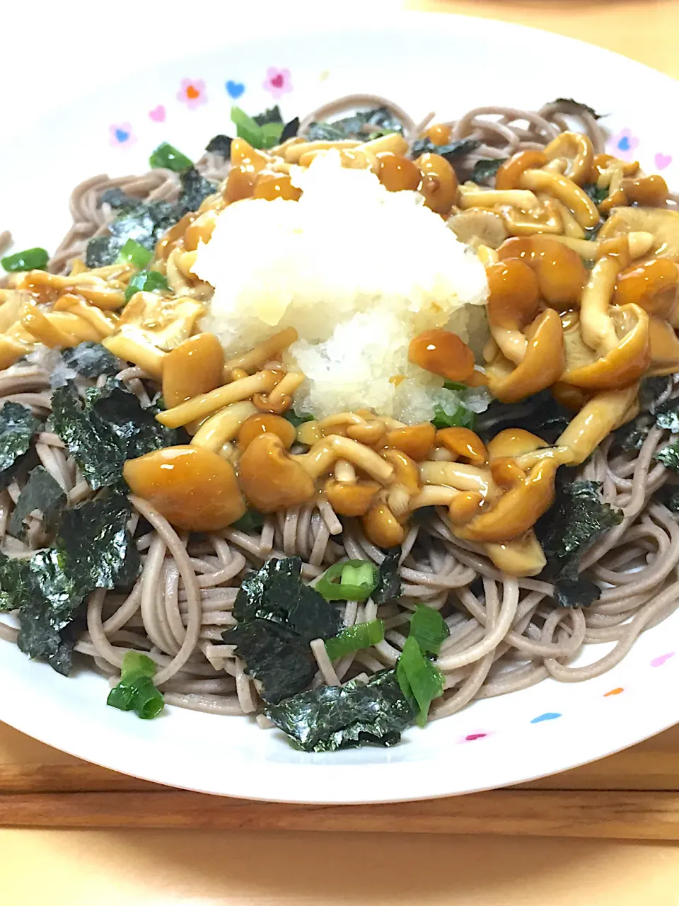 在宅勤務中の男飯(なめこおろし蕎麦)|おおもりの星さん