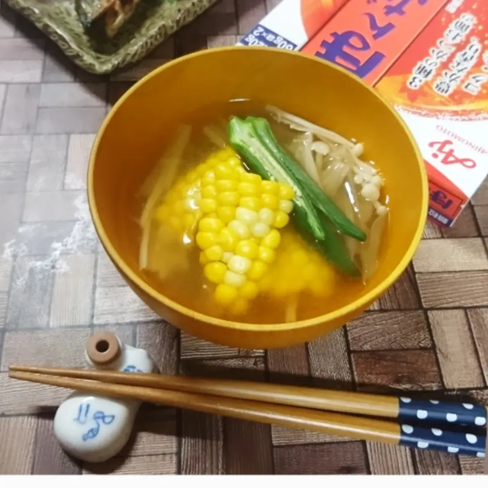 Snapdishの料理写真:夏やさいで夏みそ汁 😋|fumi ◡̈⋆さん