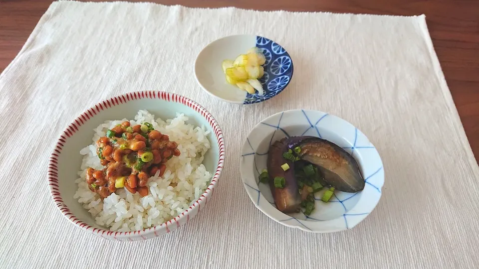 納豆ご飯
茄子の煮浸し
セロリの浅漬け|oneiさん