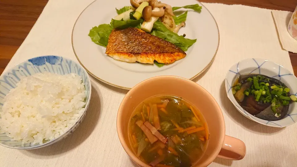 ごはん
セロリのスープ
鯛のポワレ
焼き野菜
茄子の煮浸し|oneiさん