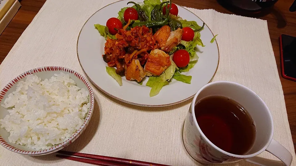 ごはん
鶏肉のトマトソースがけ
サラダ|oneiさん