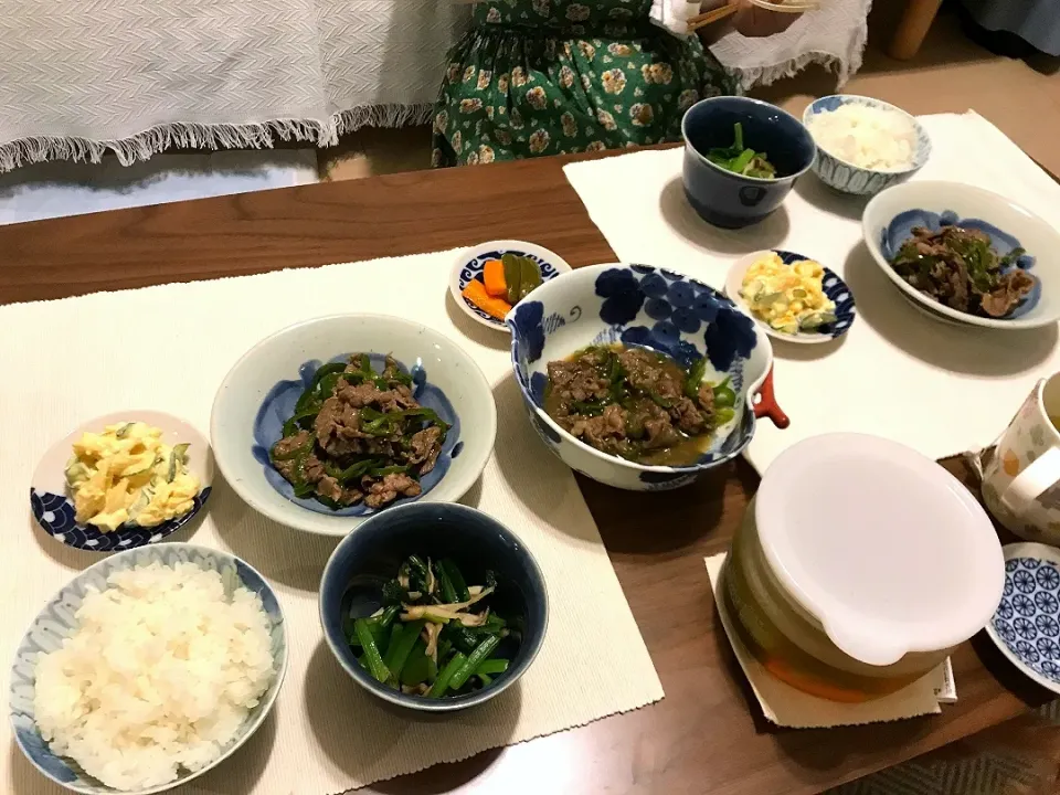 ごはん
牛小間肉とピーマンの炒めもの
小松菜と舞茸の和え物
マカロニサラダ
人参ときゅうりのピクルス|oneiさん