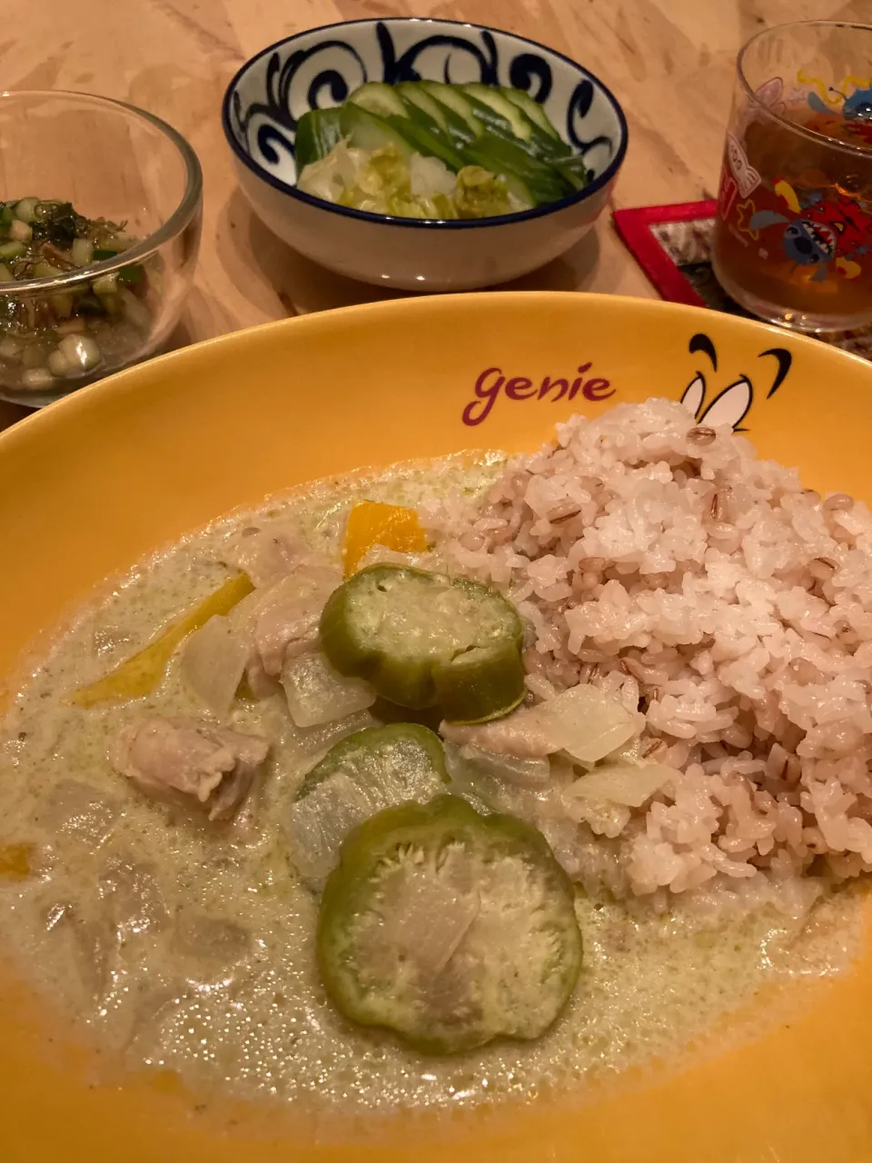 グリーンカレー（ブラジルナス・パプリカ・タマネギ・鶏肉）／だし|ななこさん