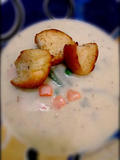 Garlic soup with tosted bread|dhaisy_27さん