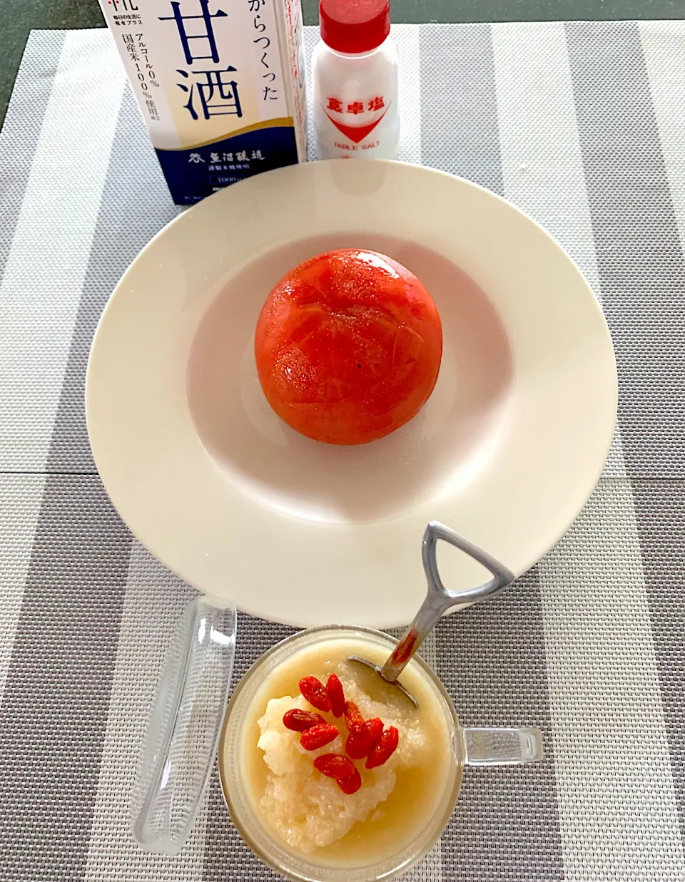 くこ入り糀甘酒シャーベットと湯むき塩トマト🍅|シュトママさん