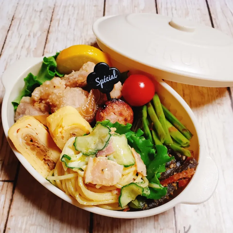 Snapdishの料理写真:☺️ラーメンスープの素で唐揚げ弁当☺️
2020・08/18|Laniさん