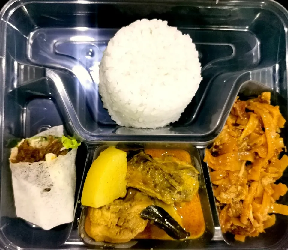 Snapdishの料理写真:Chicken Curry Bento|Lai's Kitchenさん