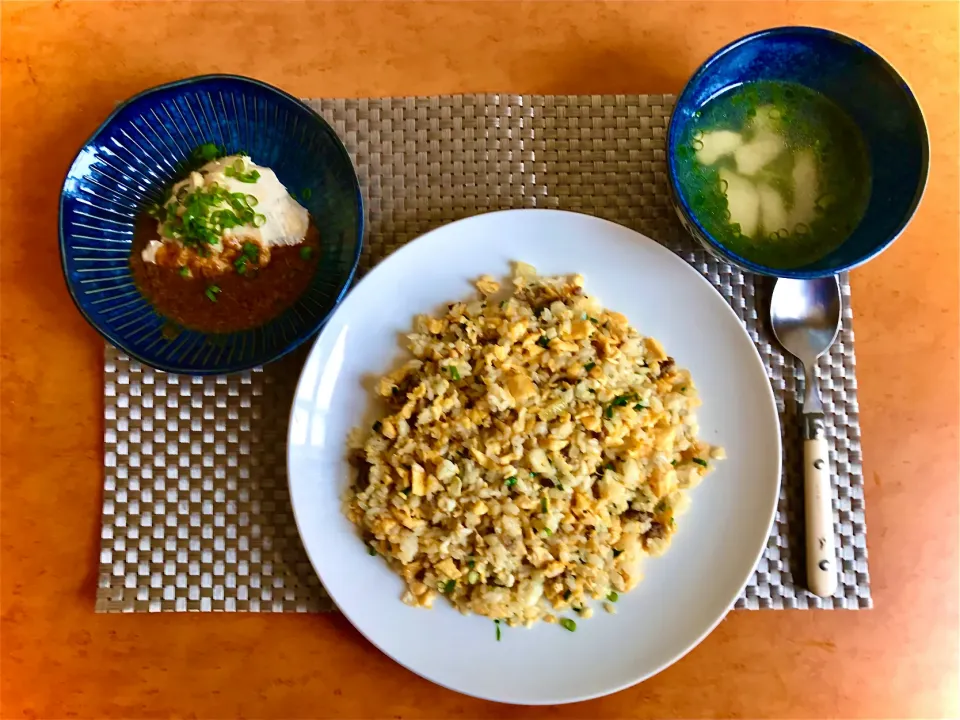 牛肉炒飯　　鶏胸肉の胡麻和え　　鶏の出汁|Kei Ushirodaさん