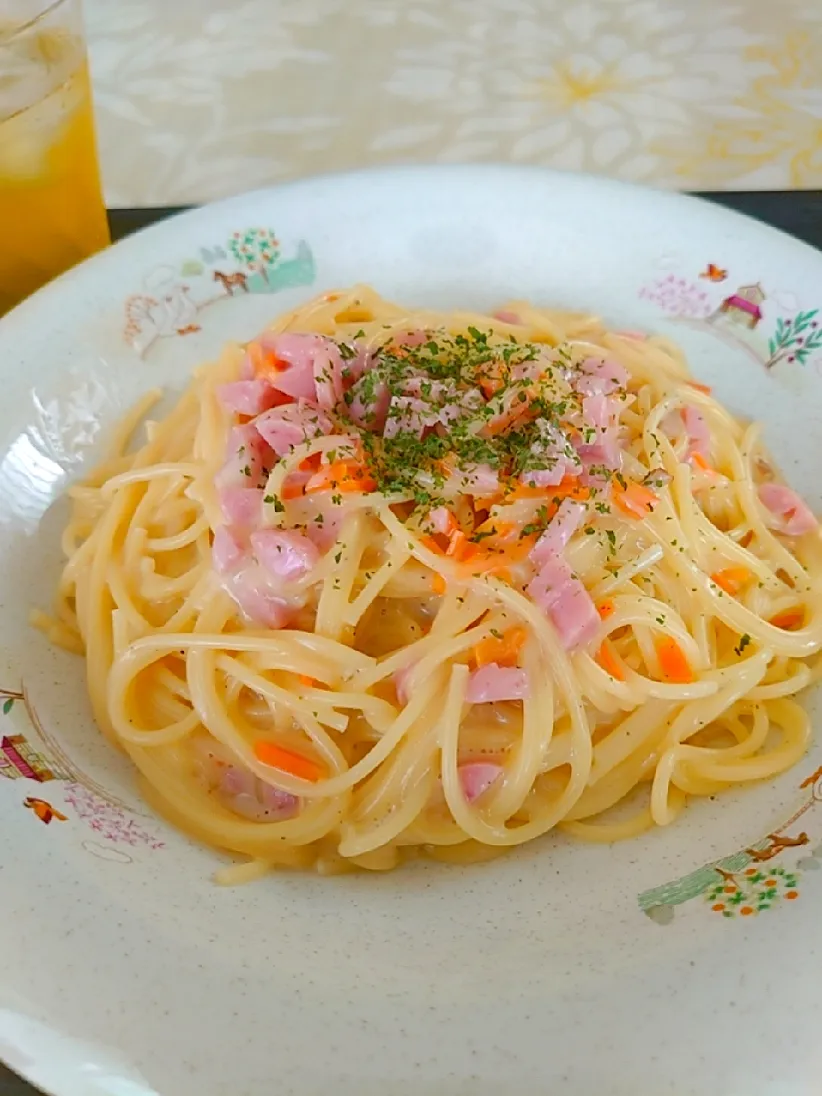 ニンジンととろけるチーズのカルボナーラ🍝|🍒ふみりん🍒さん