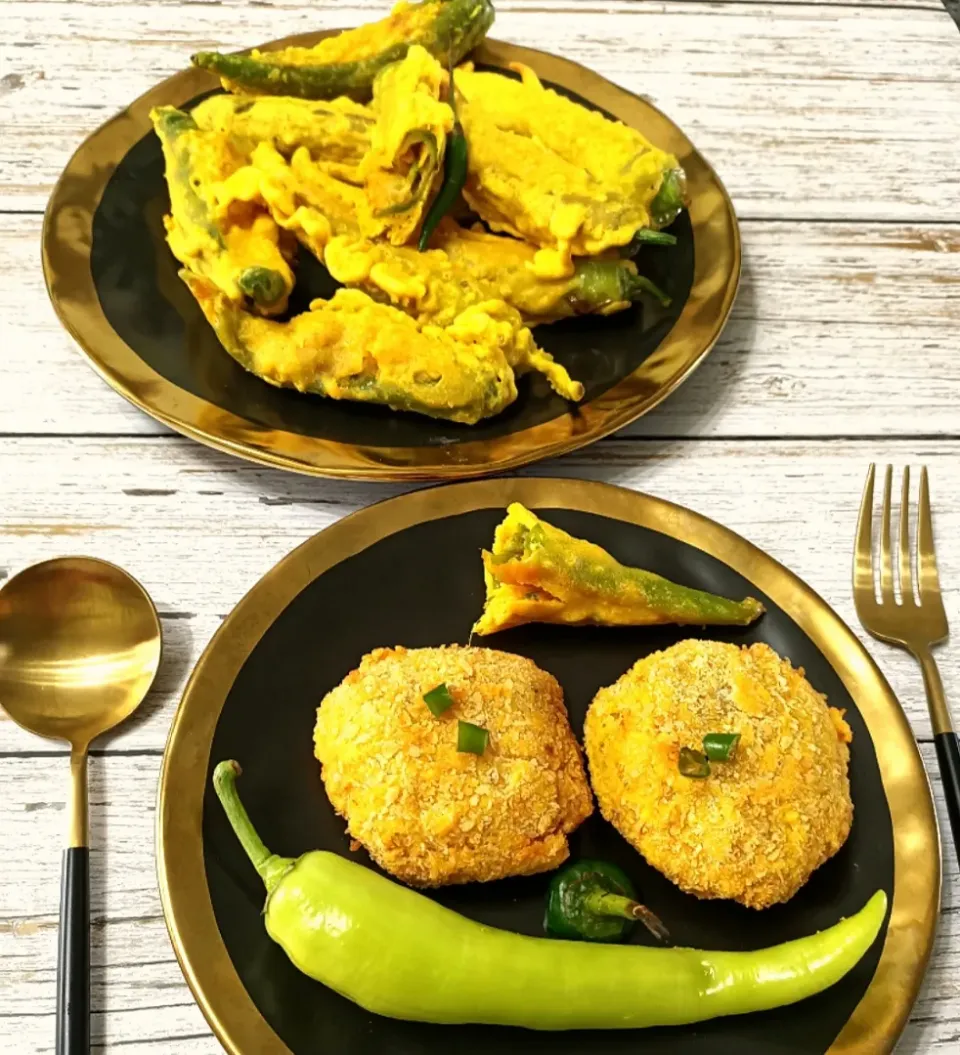 Mirchi pakoras (deep fried jalapenos with masala potatoes filing)|Fatmamaさん