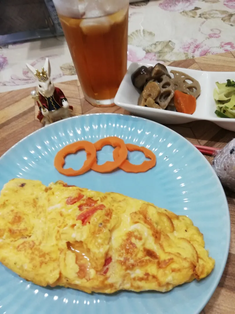 8/18
トマトオムレツと作りおきでランチ😋|たえさん