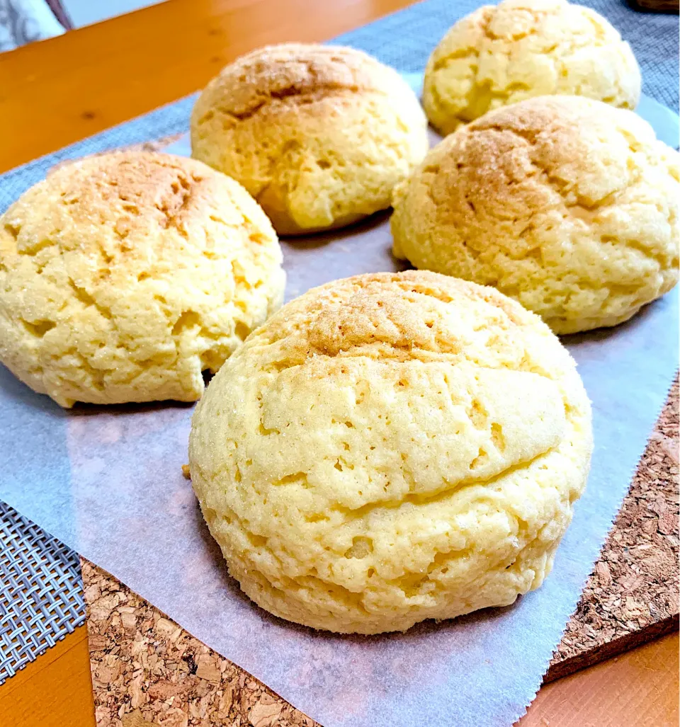 ふわふわでカリカリの焼き立てメロンパン🥐|ちはるさん