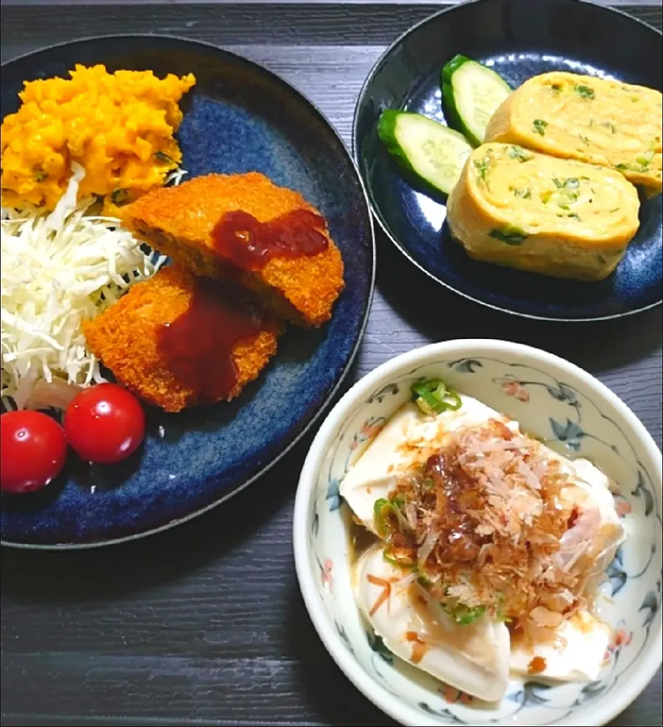 簡単夕御飯

ネギ入り卵焼き
カボチャサラダ
冷やっこ|🍒ふみりん🍒さん