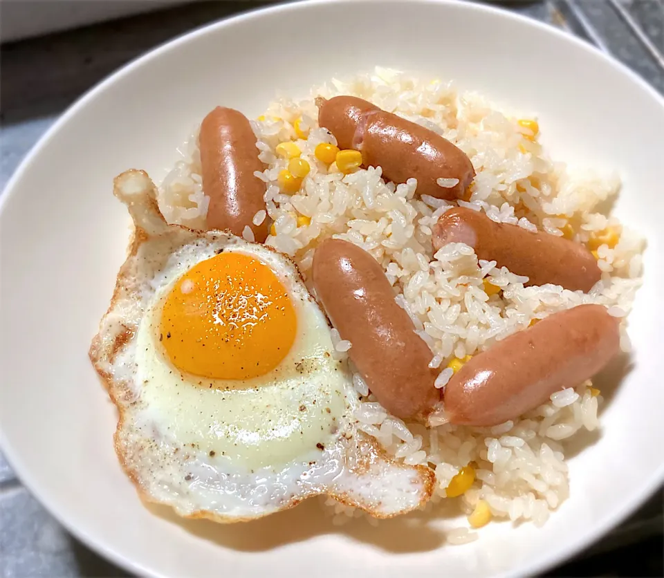 今夜は、ウインナーとコーンの炊き込みご飯を頂きます🌽😋🎉🎵|ギムレットさん