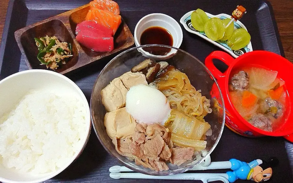 ・すき焼き風煮込み
・秋刀魚のつみれ汁
・無限ピーマン
・お刺身
・種無し葡萄

無限ピーマン、いやツナ缶って
無敵だと思いませんか？
使い勝手がいいしピーマンすらも
食べやすくしてくれますよね！

調理の仕方次第で食べる食べないが
決まる子供に取っては大助かりの
食べ物が日本には沢山あるなぁと
しみじみ思う今日この頃|ぷるちゃんさん