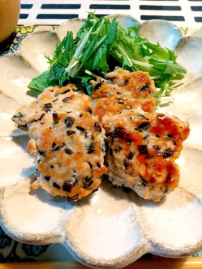 Snapdishの料理写真:鶏ひき肉とひじきのしょうがつくね|sumireさん