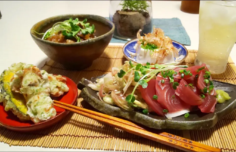 採りたてみょうがてんこ盛り♪
カツオお刺し身、竹輪かぼちゃ天、締めの小盛り？牛丼、冷奴
＆ハイボール🍻|miyuki🌱さん