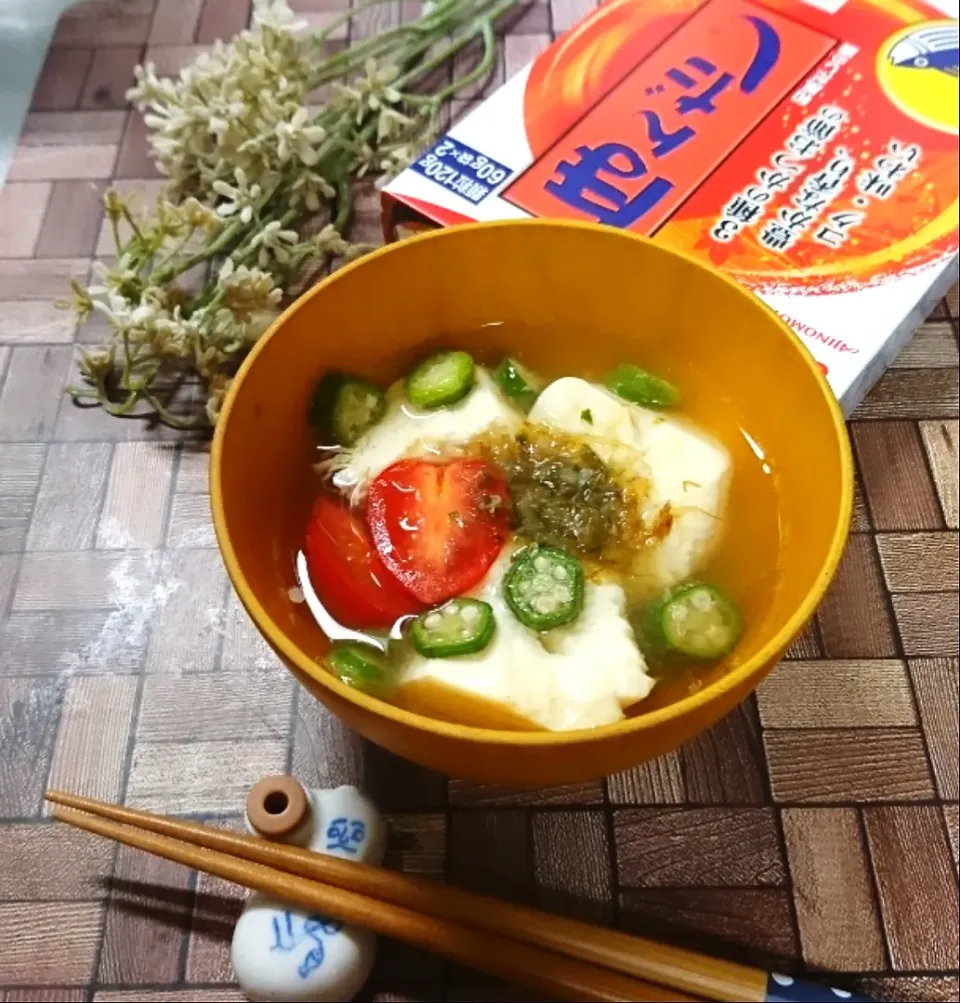 くずし豆腐オクラ
トマトの夏みそ汁 😋|fumiさん