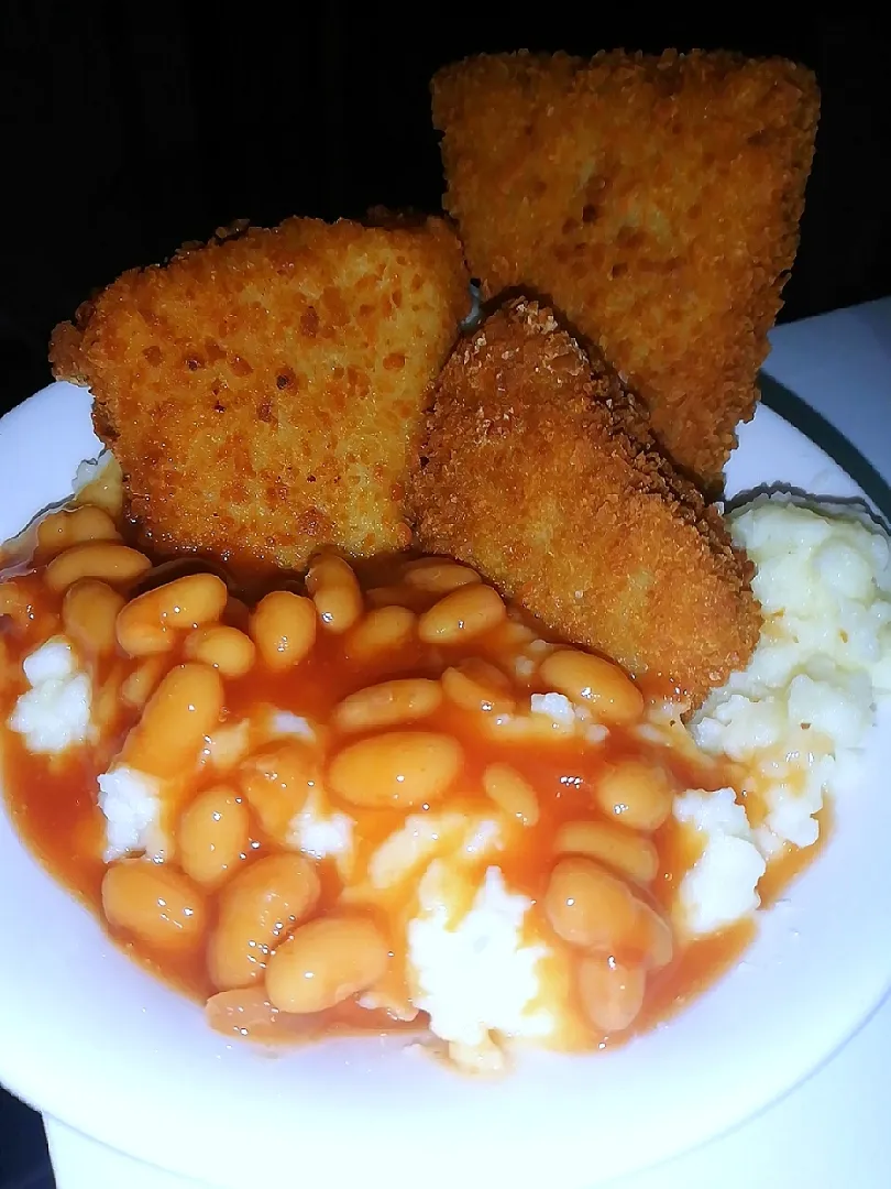 Snapdishの料理写真:Buttery mash#warm sweet beans#delicious fish cakes|Mielaさん