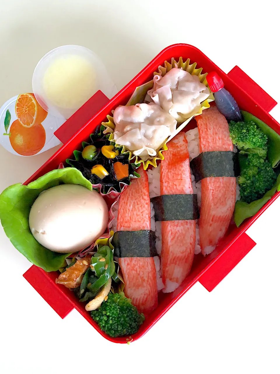 Snapdishの料理写真:カニカマ寿司弁当♪|ikumonさん