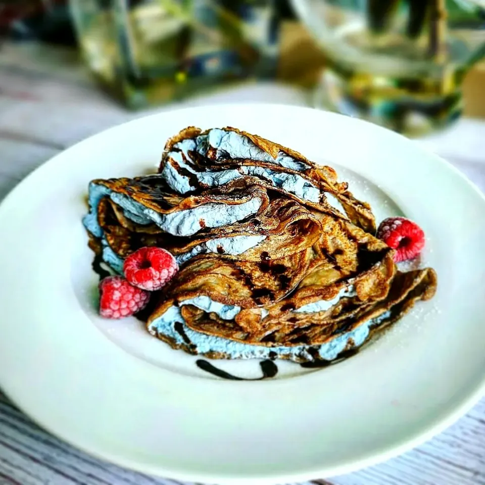 Chocolate Crepes with Butterfly Pea Whipping Creme and Raspberries.|Jbunny Caféさん