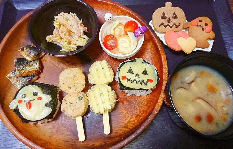 ハロウィン仕様ご飯も👻🎃🕸✝️🕷

イベントの中でも得にハロウィンは
夜ご飯デコってます😮

この日のメインはつくね|ぷるちゃんさん