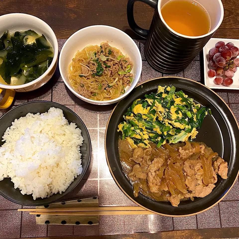 豚の生姜焼き、ニラ卵、麻婆春雨、お味噌汁、デラウェア|なつこさん