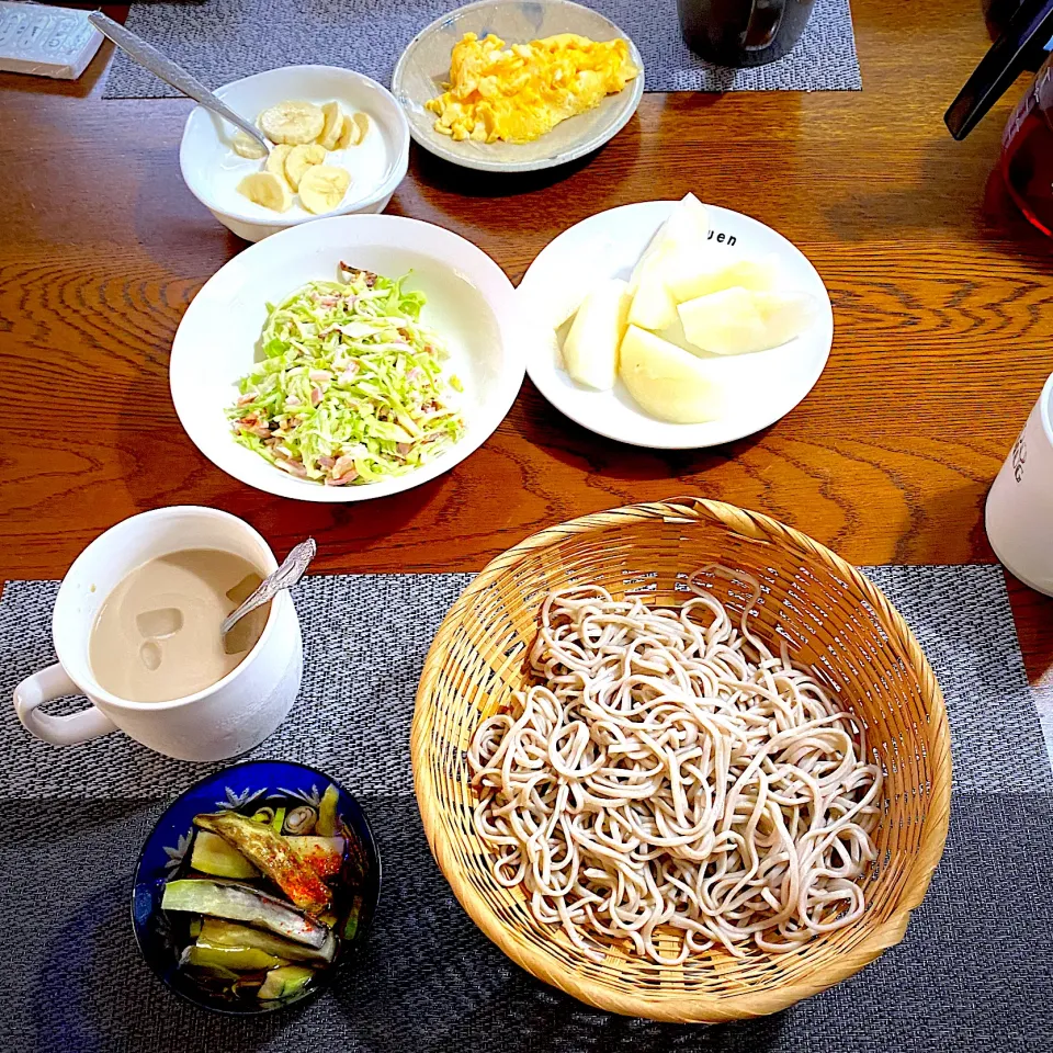 8月19日　朝ごはん　ザル蕎麦、カフェオレ、梨|yakinasuさん