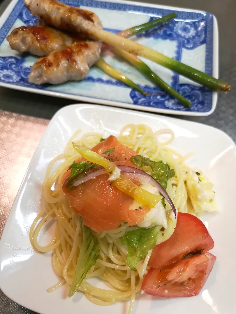 Snapdishの料理写真:サーモンパスタと生姜の肉巻き|EKさん