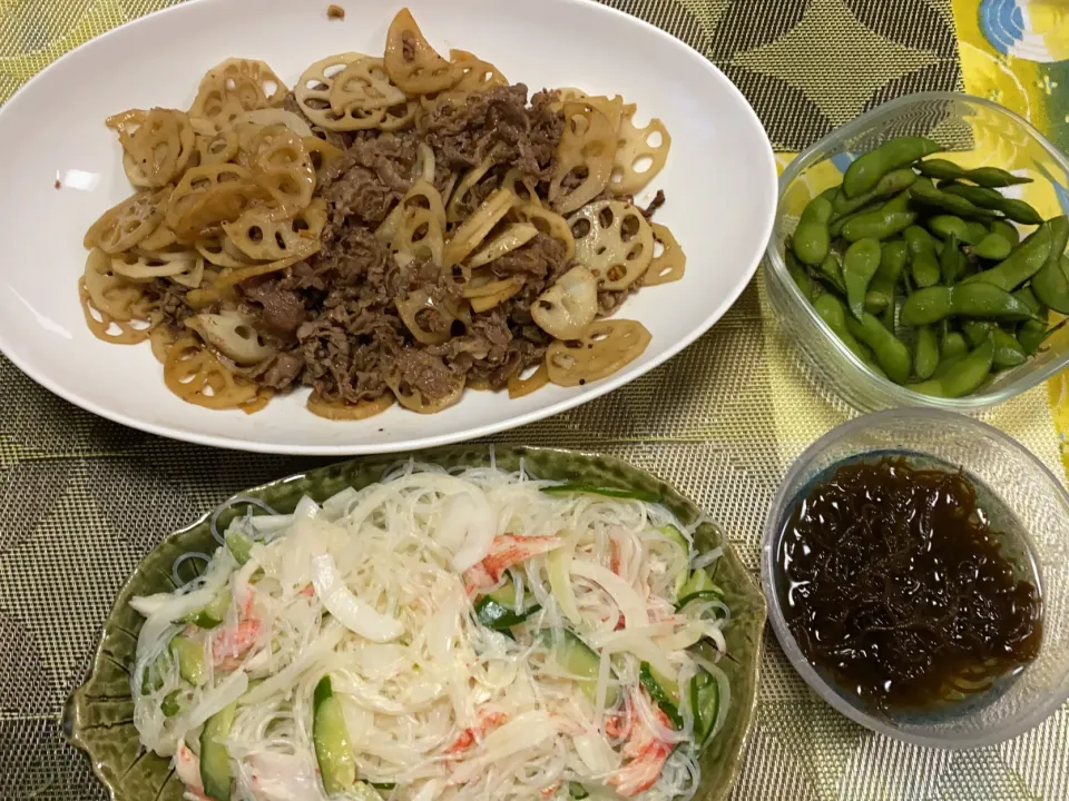 牛肉とれんこんのガリバタ炒め、春雨サラダ、もずく酢、枝豆|peanutsさん