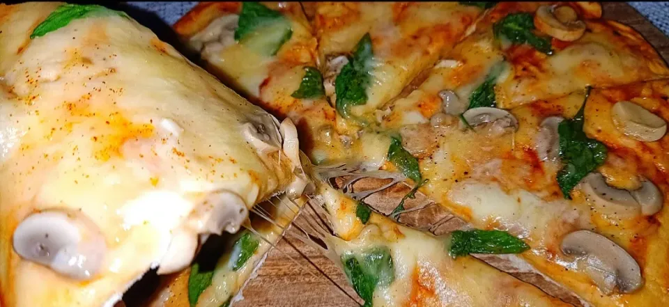 MARIE MAR PIZZA

TheSnackBox Signature Choice Edition:
Cream Mushroom Cheesy Spinach|Gee Abaya-Mendozaさん