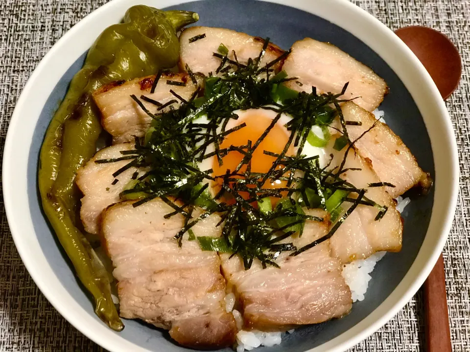 Snapdishの料理写真:豚バラグリル丼🐷💗🍚|てんのすけさん