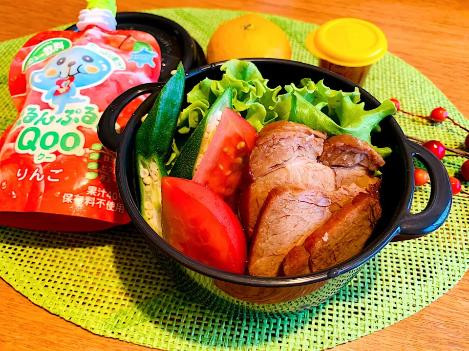 Snapdishの料理写真:サラダ弁当🥗焼豚サラダ・旬の野菜|いちごさん