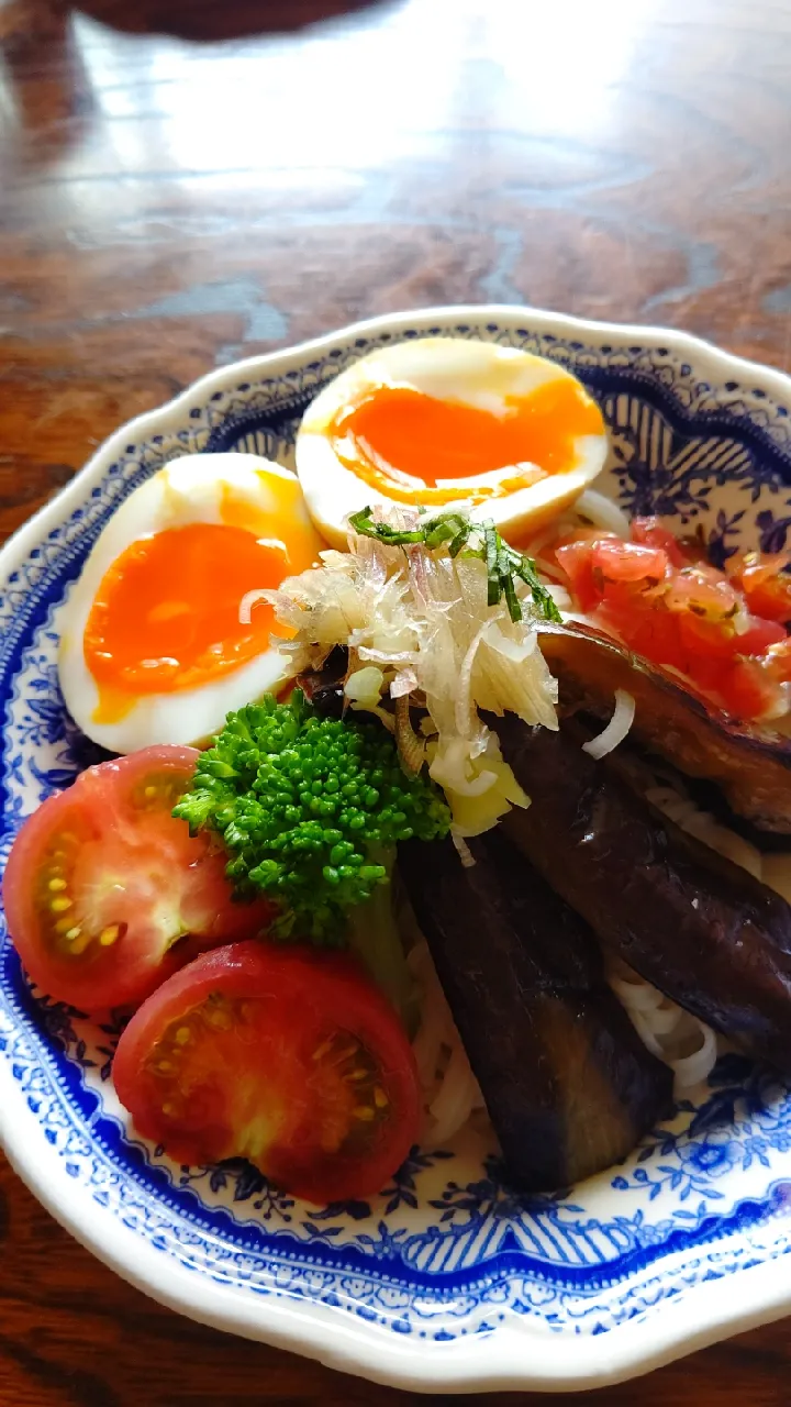 Snapdishの料理写真:焼きナス浸し＆トロたまサラダそうめん|小坂 玉江さん