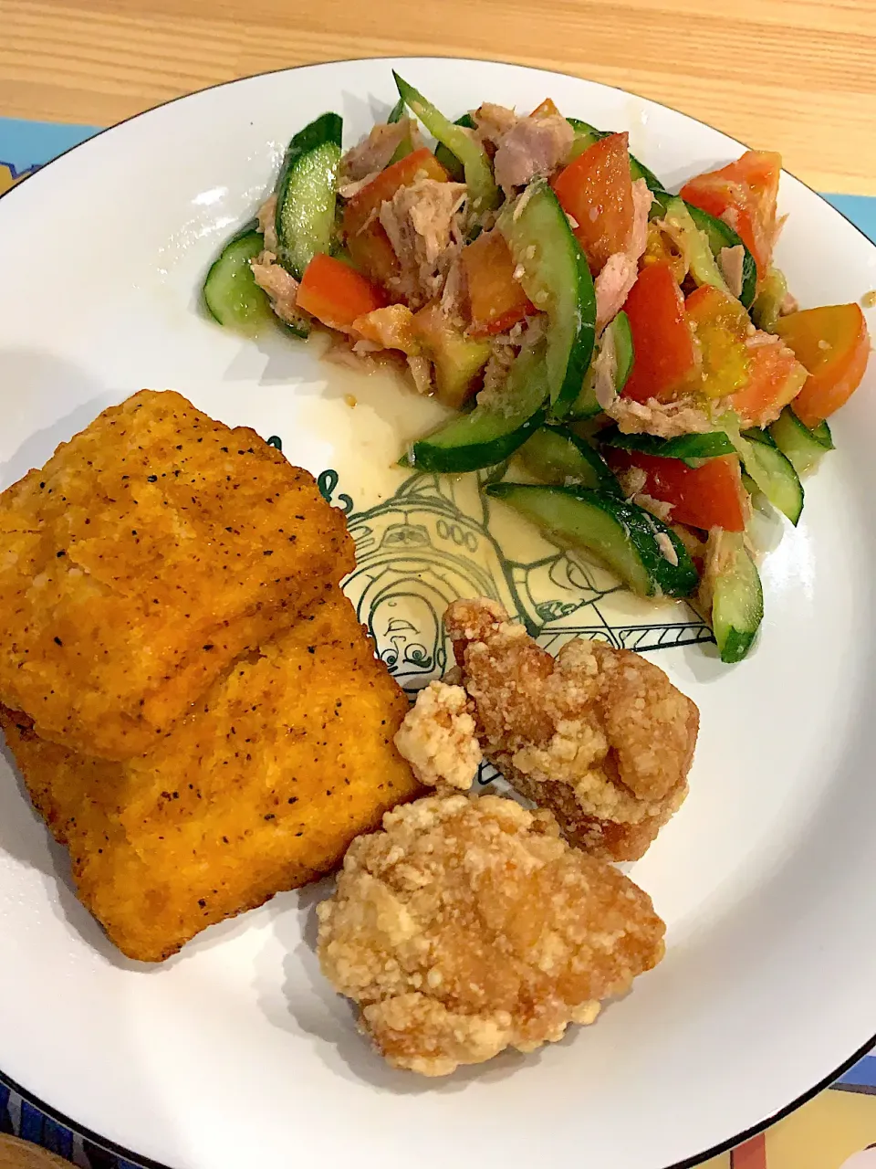 ・唐揚げ　・トマトときゅうりの中華風ツナごまサラダ|ぺろたんさん