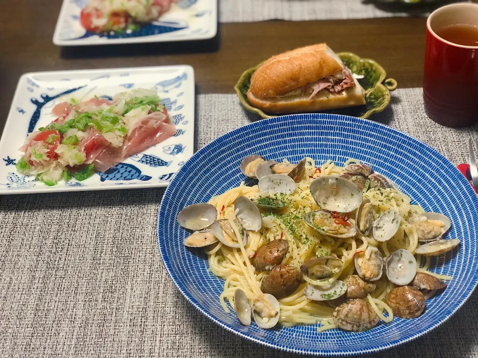 ボンゴレビアンコ・生ハムとトマトのマリネ🍅|Makigelinaさん