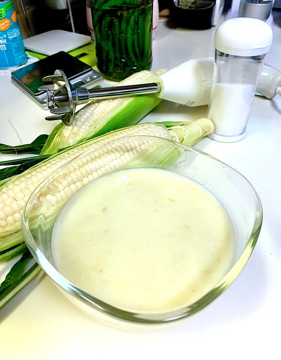 Fresh corn, salt and water, just three ingredients soup makes your day better. Trust me, it’s sweet, flavorful and so delicious.|gonbenさん