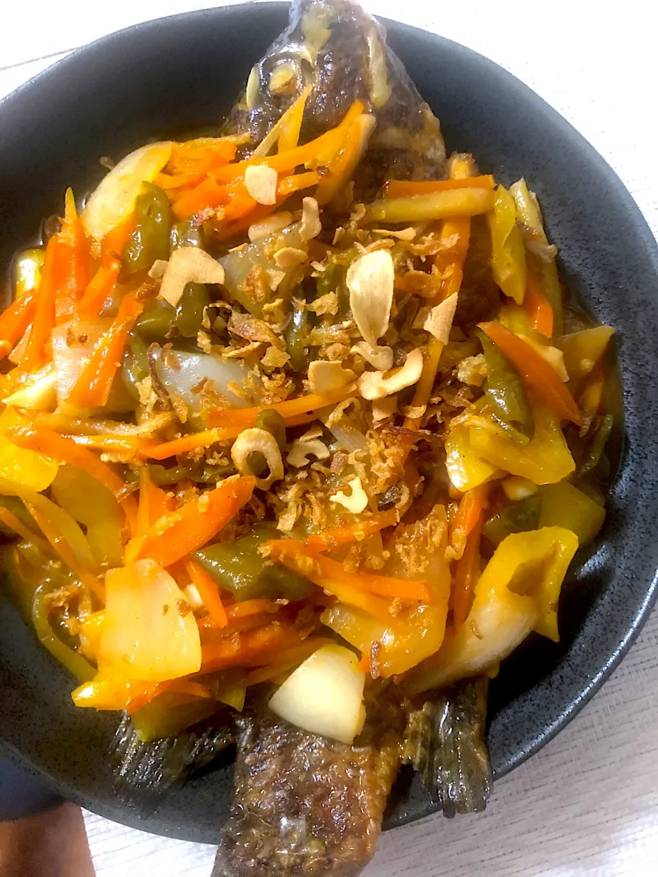 Sweet Sour Fish Tilapia with bell pepper and Japanese green pea man, with Julian carrots and crispy onions and garlic chips on top. With Japanese spicy oil on t|Jefferson M. Macalindongさん