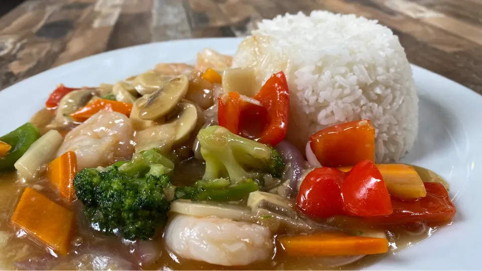 Snapdishの料理写真:Shrimp and vegetable oyster sauce|女神さん