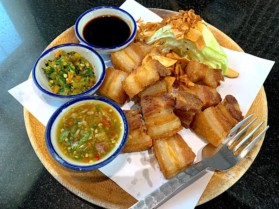 หมูสามชั้นทอดน้ำปลา|Nattapaさん