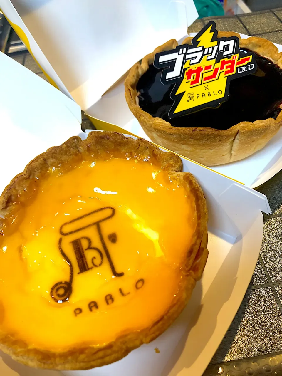 Snapdishの料理写真:Pablo cheese tart & black thunder tart❤️|Germaine Kodairaさん